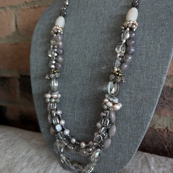 New! Glamorous Multi-strand Faux Pearl Beaded Statement Necklace - Picture 3 of 6